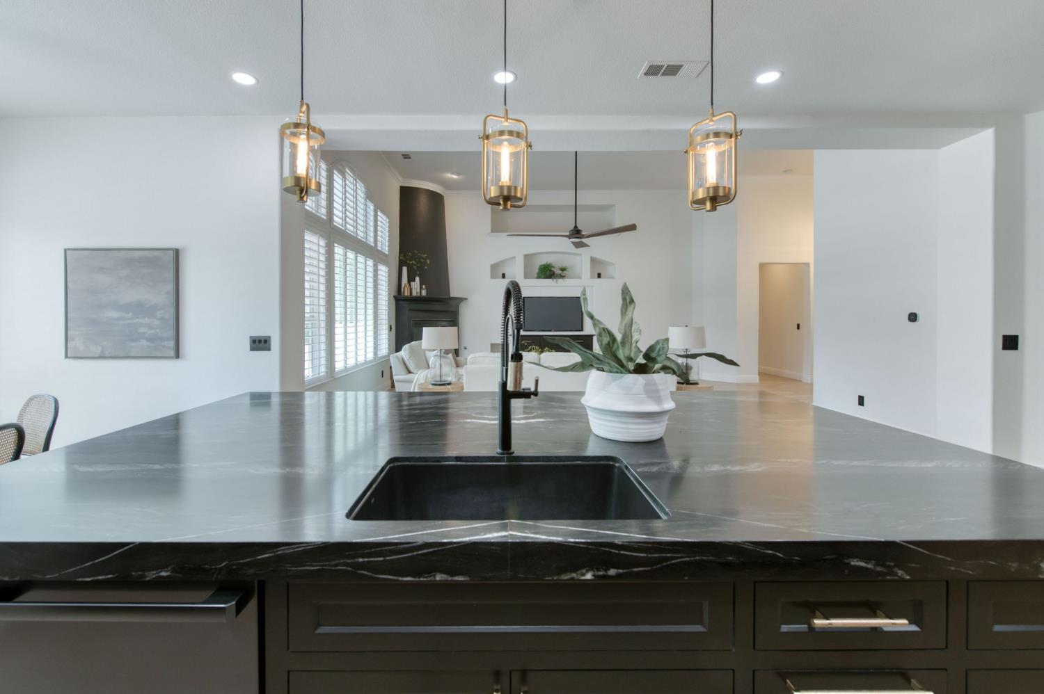 1558 N Oxford Ave, Clovis, CA 93619