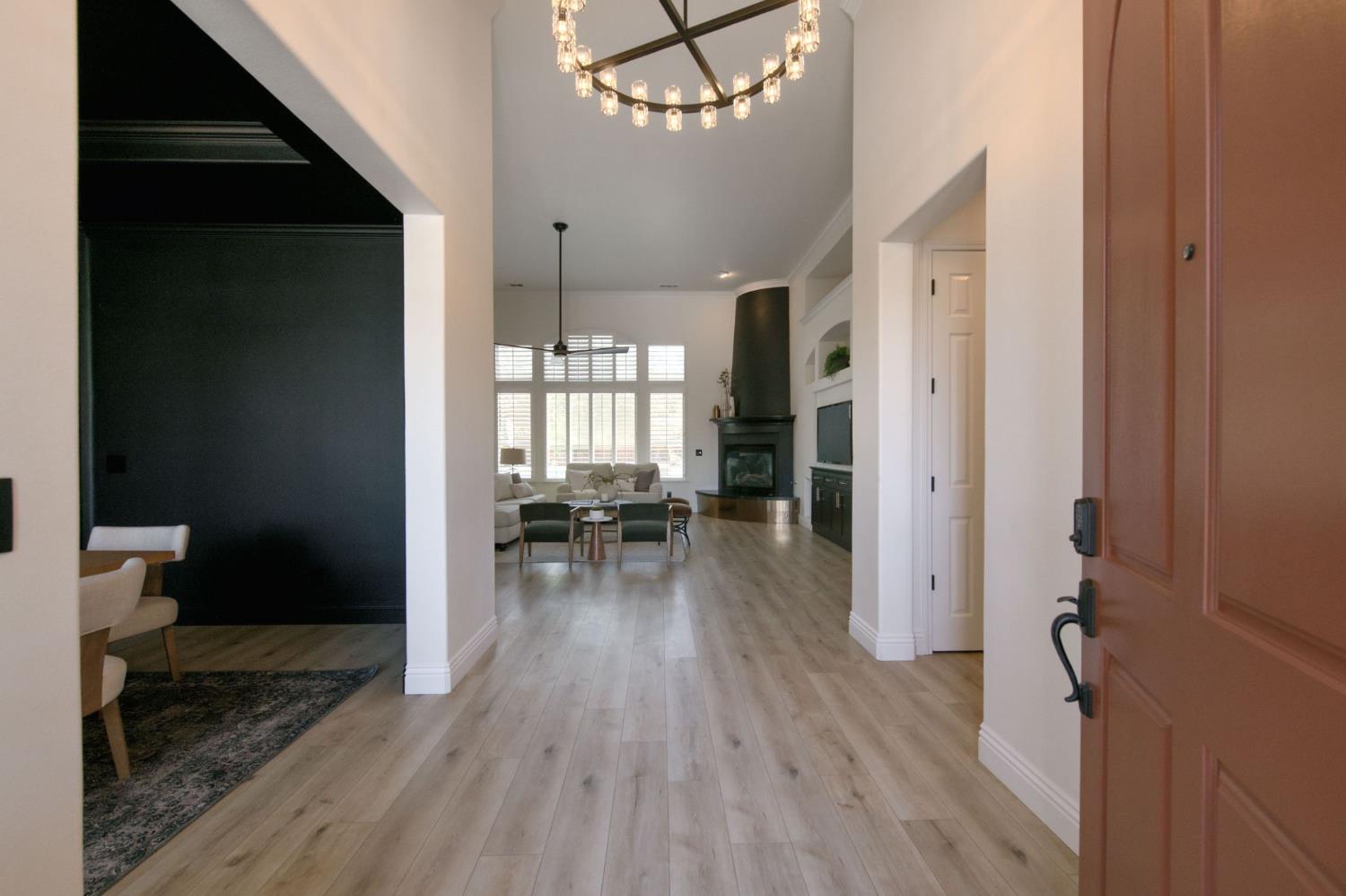 1558 N Oxford Ave, Clovis, CA 93619
