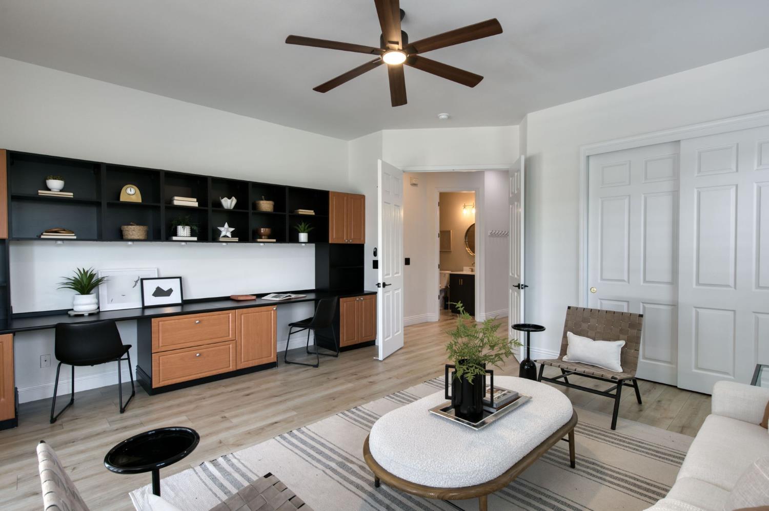 1558 N Oxford Ave, Clovis, CA 93619