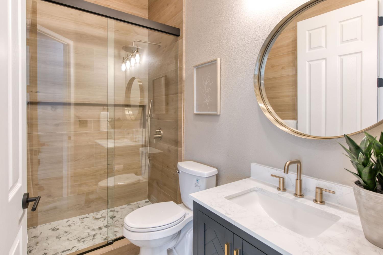 1558 N Oxford Ave, Clovis, CA 93619