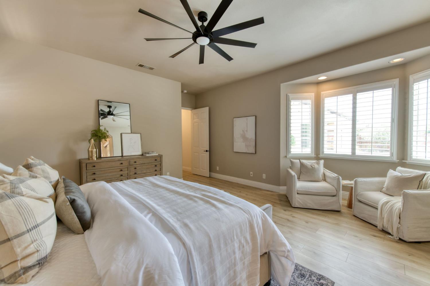 1558 N Oxford Ave, Clovis, CA 93619