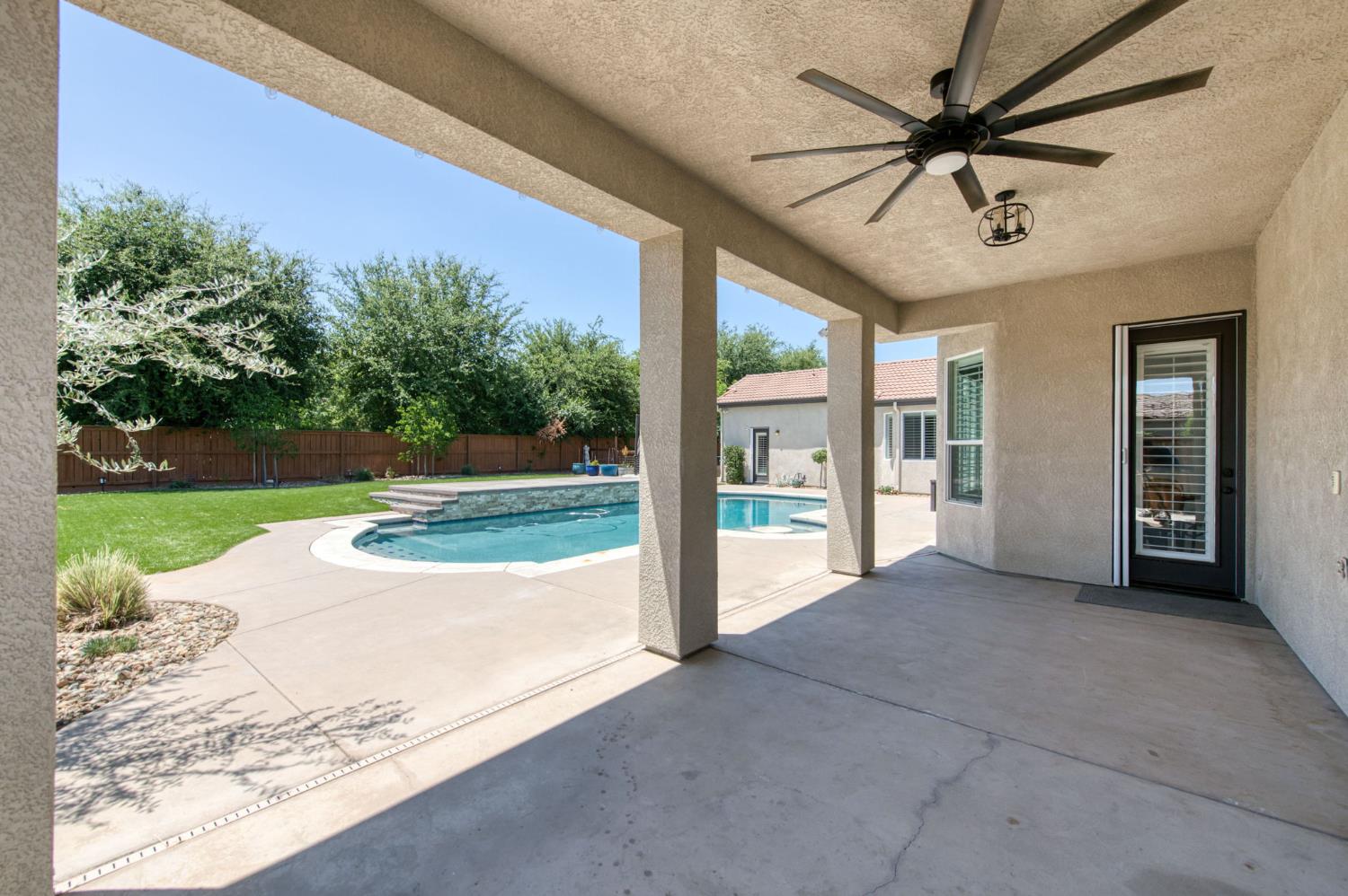 1558 N Oxford Ave, Clovis, CA 93619