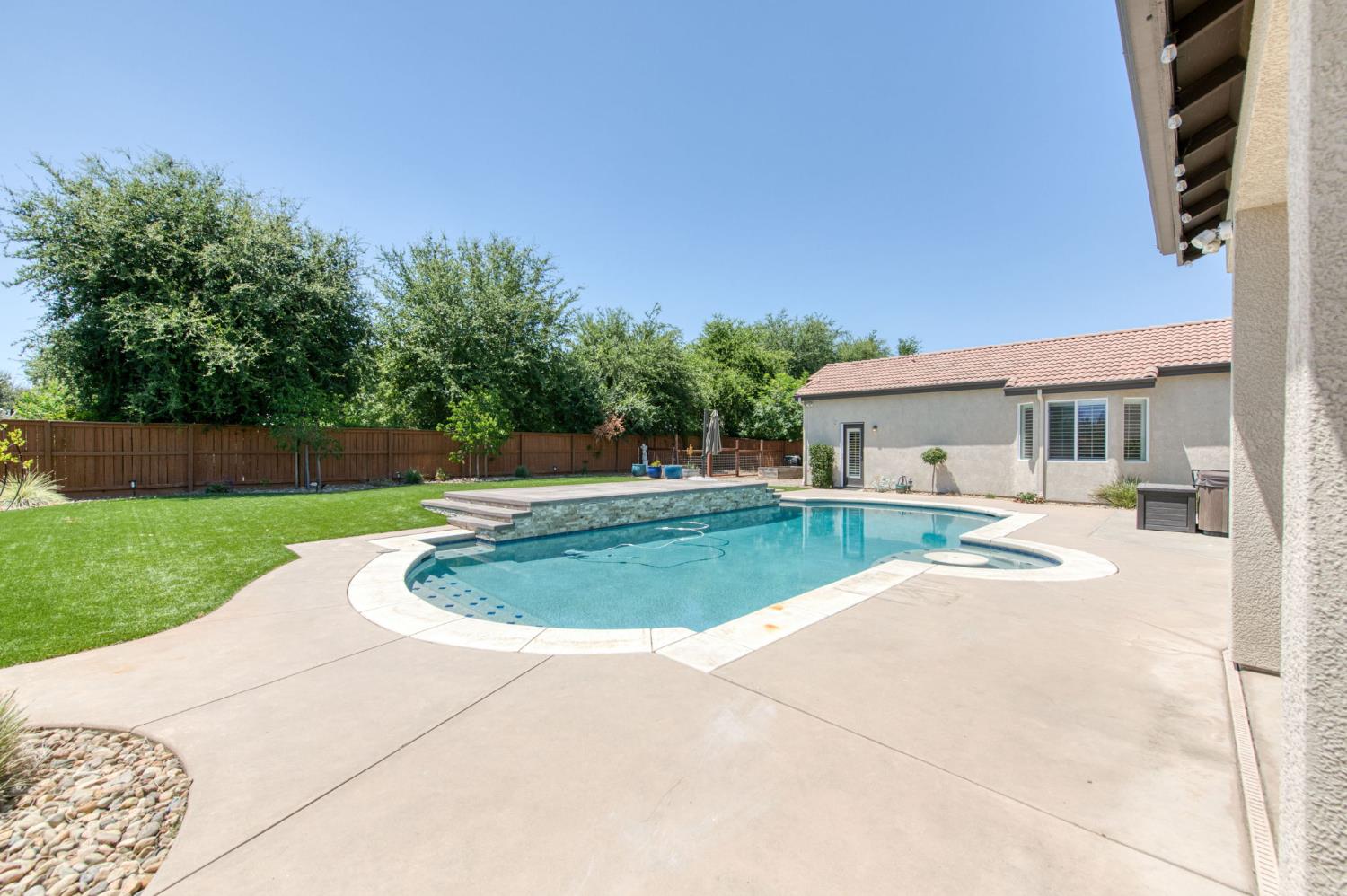 1558 N Oxford Ave, Clovis, CA 93619