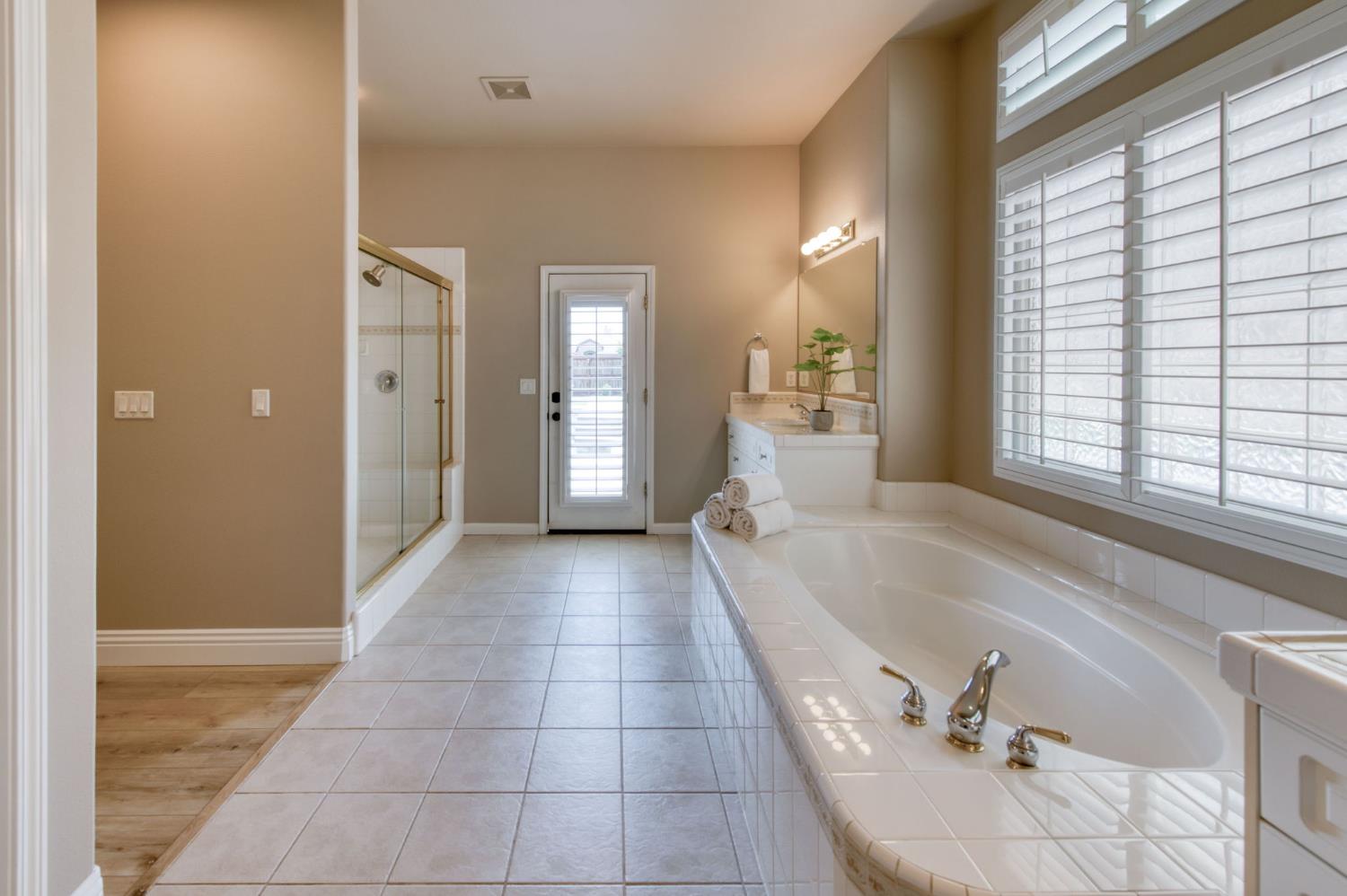 1558 N Oxford Ave, Clovis, CA 93619
