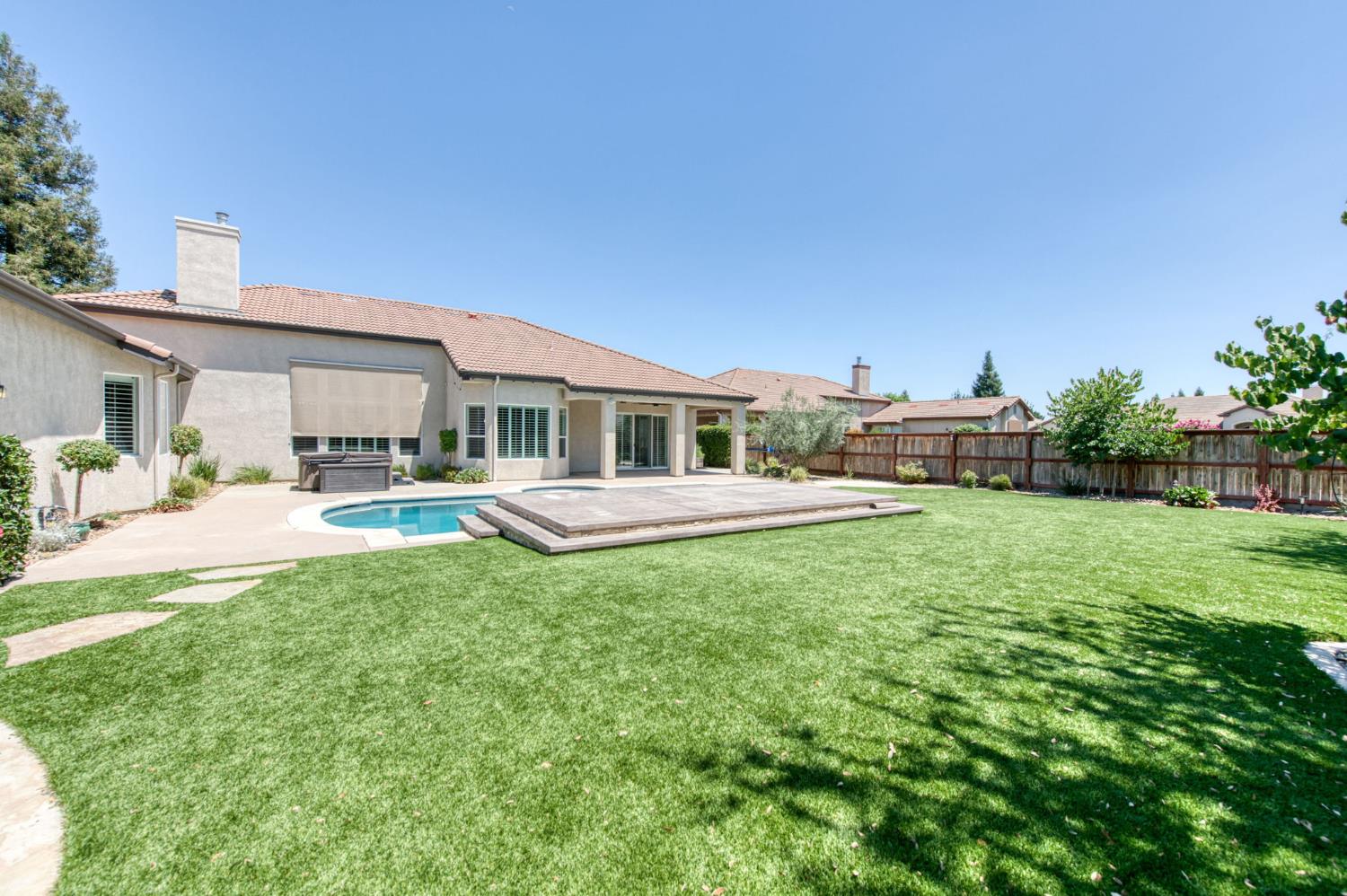 1558 N Oxford Ave, Clovis, CA 93619