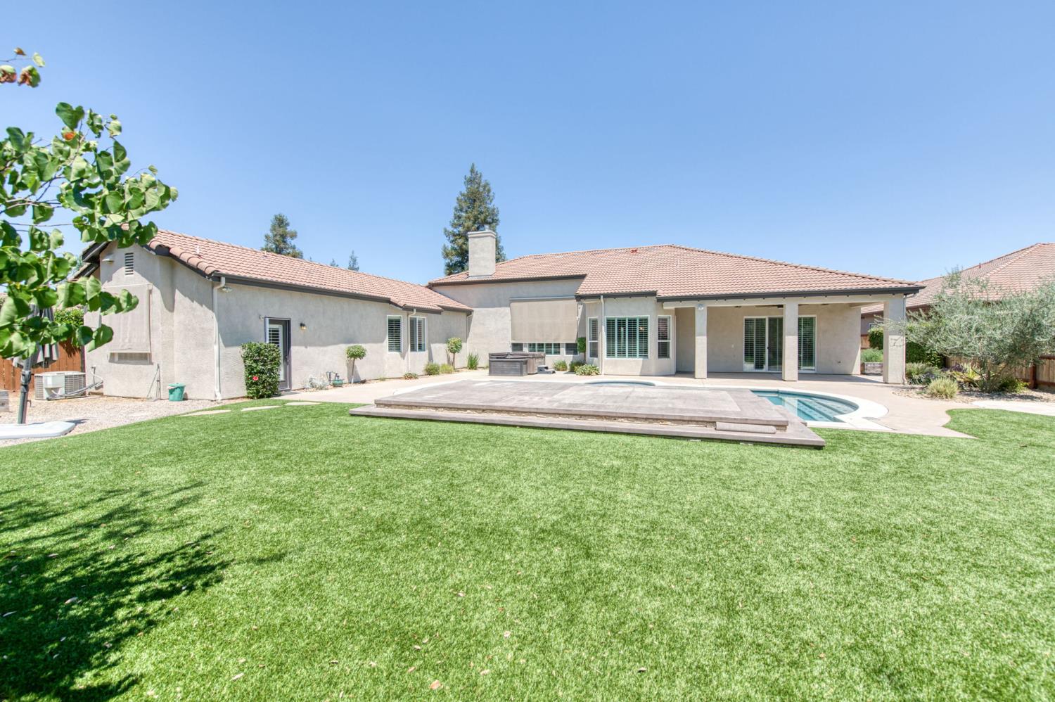 1558 N Oxford Ave, Clovis, CA 93619