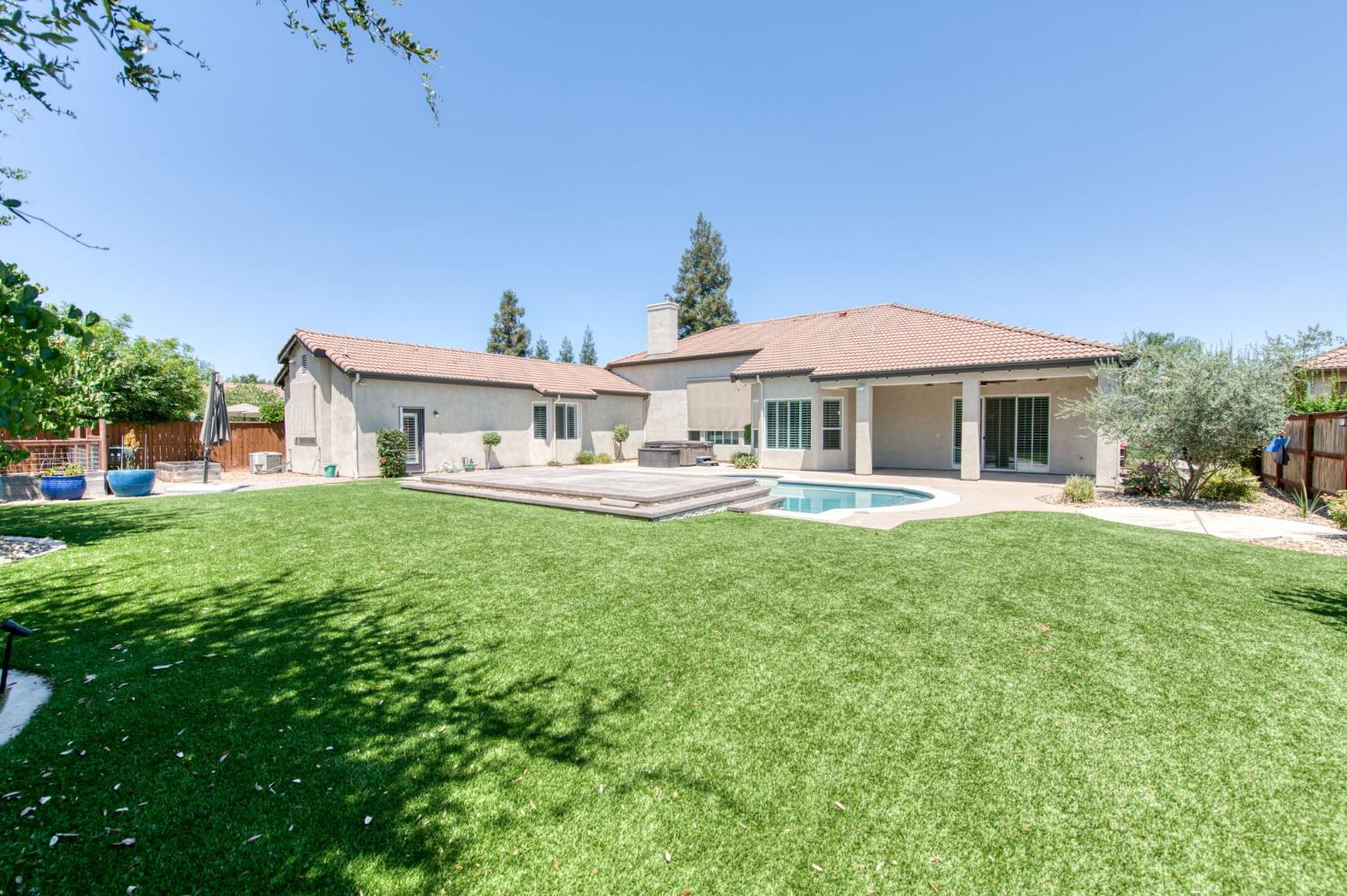 1558 N Oxford Ave, Clovis, CA 93619