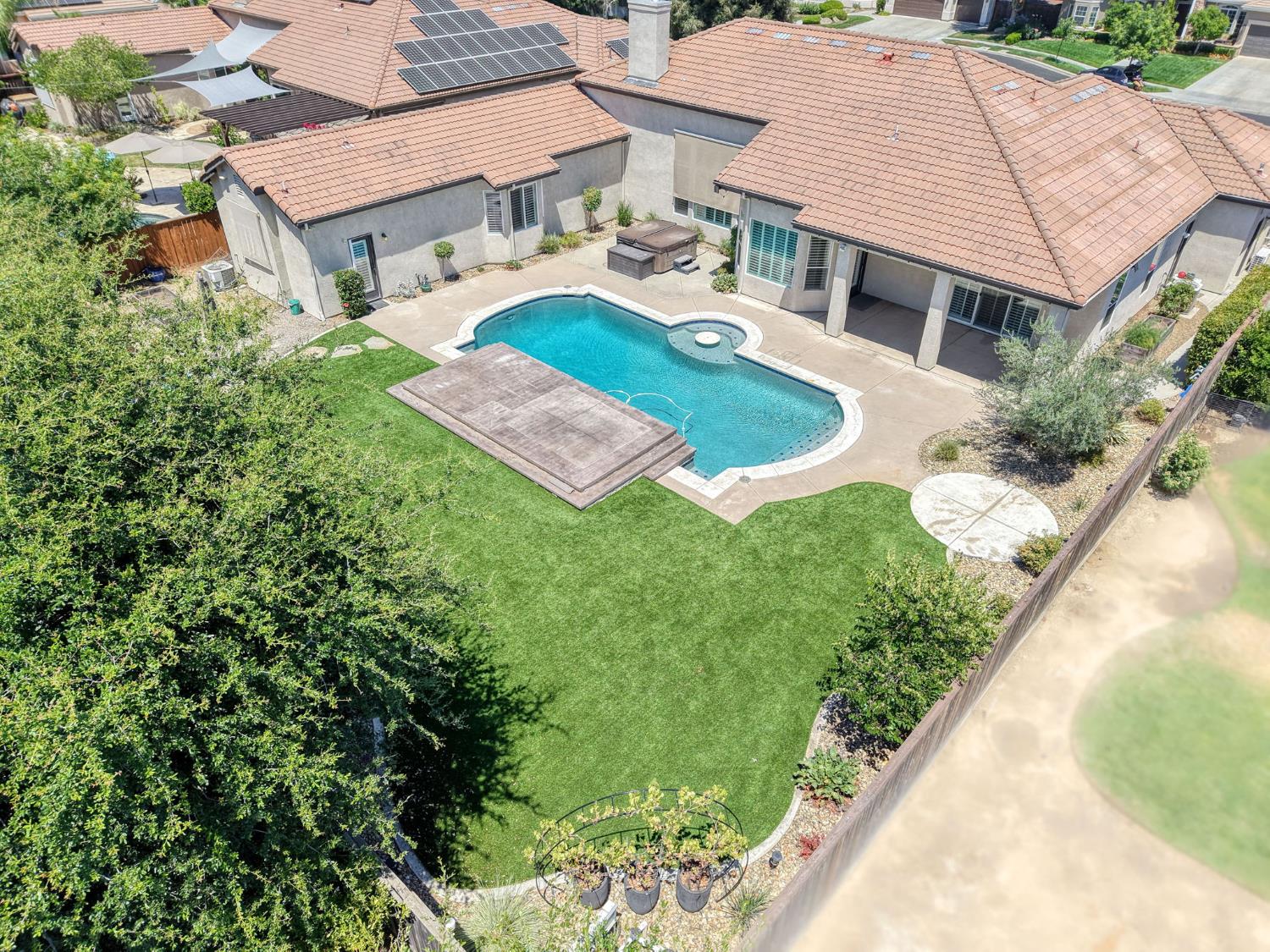 1558 N Oxford Ave, Clovis, CA 93619