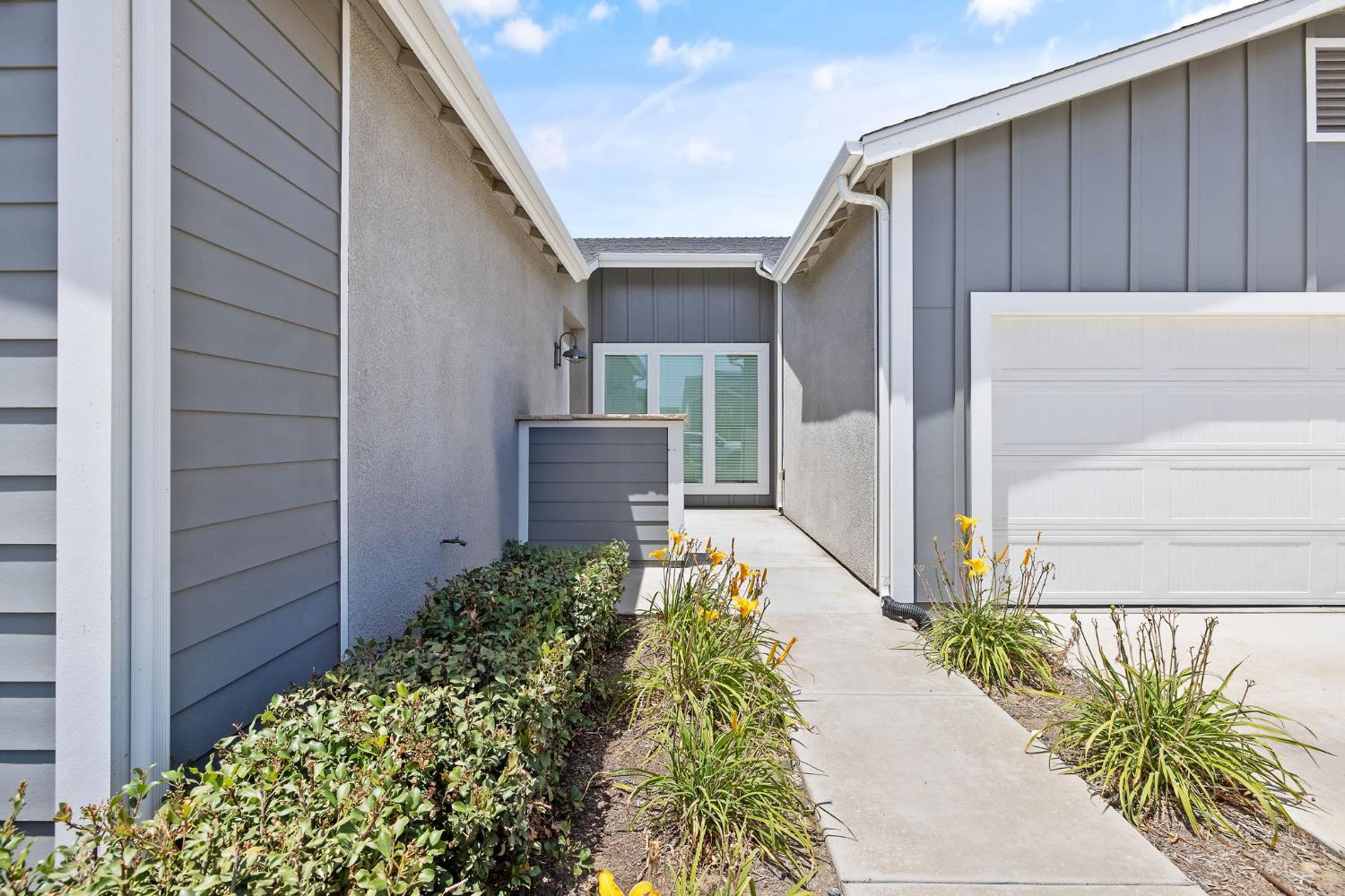 3733 N Clay, Visalia, CA 93291