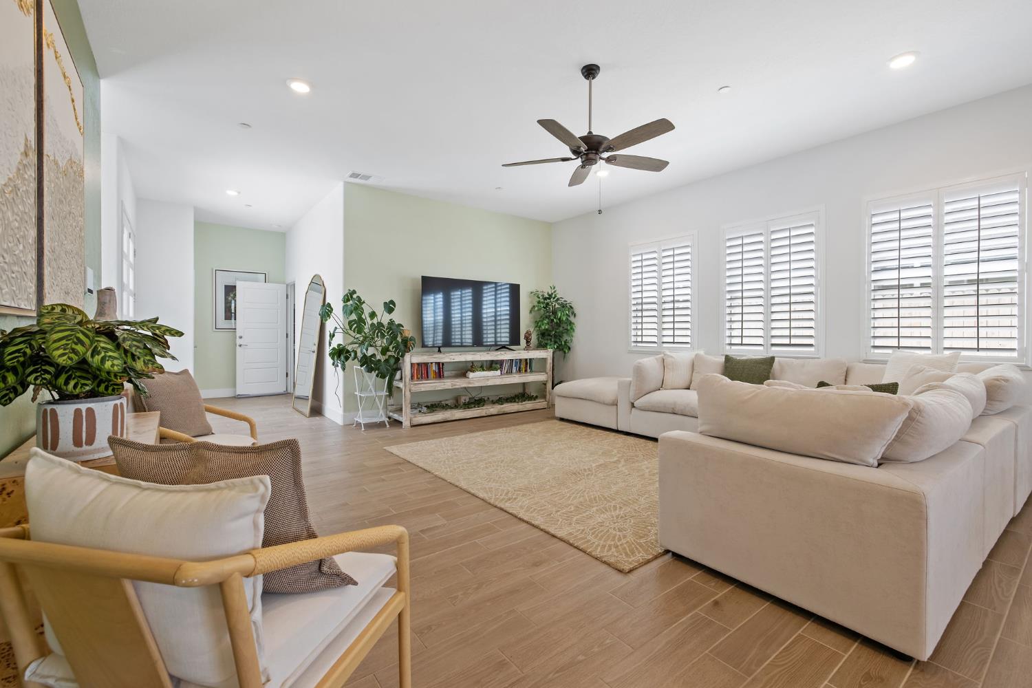3733 N Clay, Visalia, CA 93291