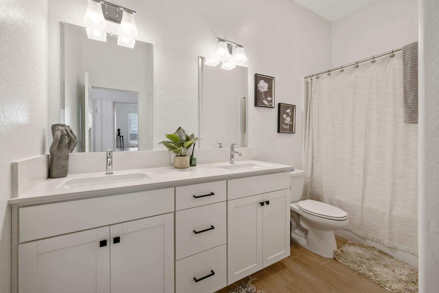 3733 N Clay, Visalia, CA 93291