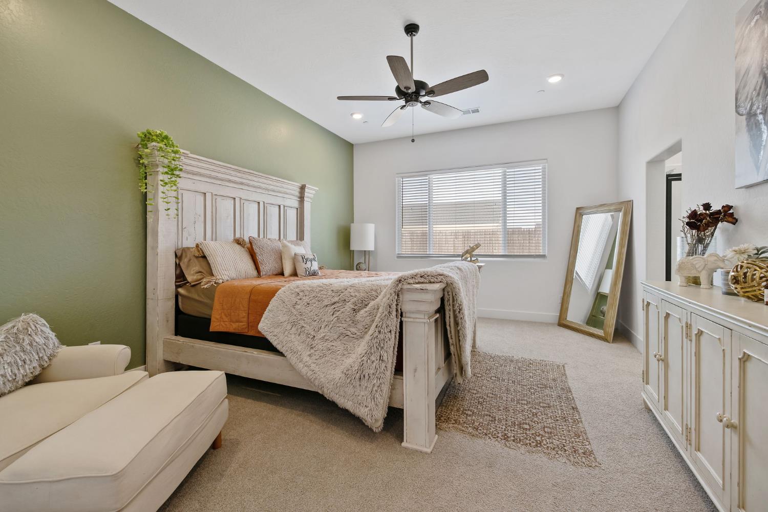 3733 N Clay, Visalia, CA 93291