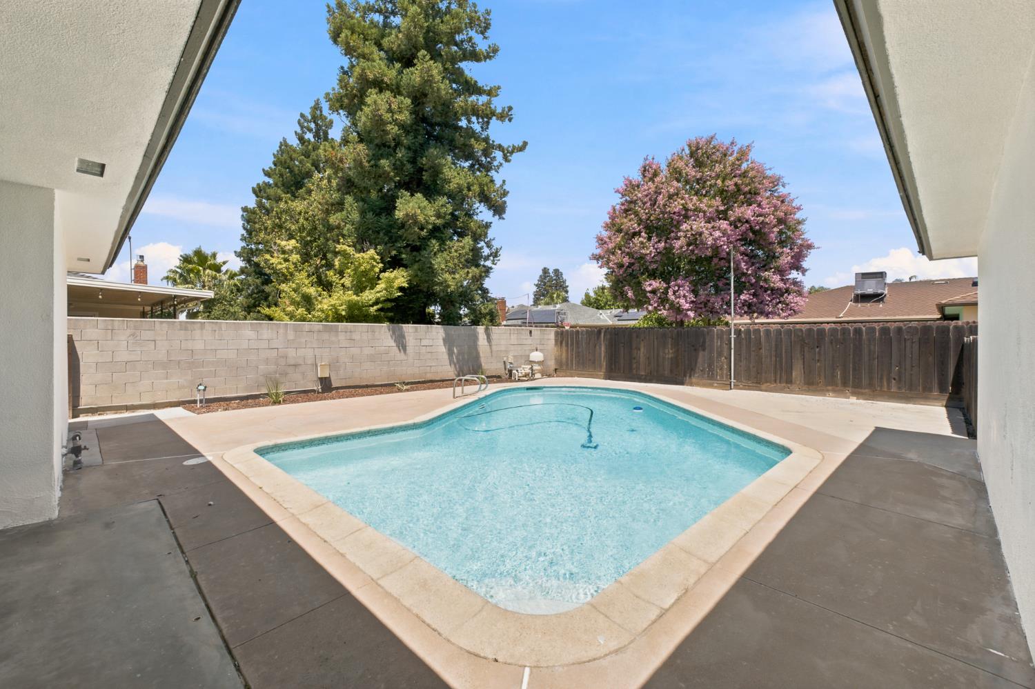 1568 E Calimyrna Ave, Fresno, CA 93710