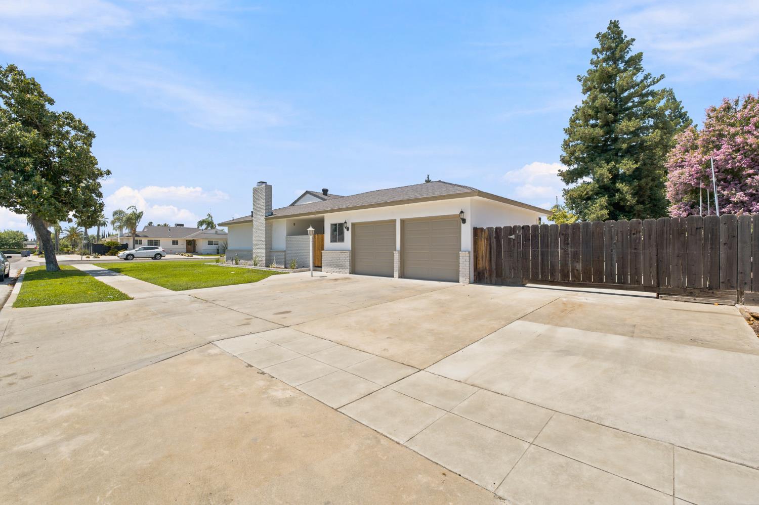 1568 E Calimyrna Ave, Fresno, CA 93710