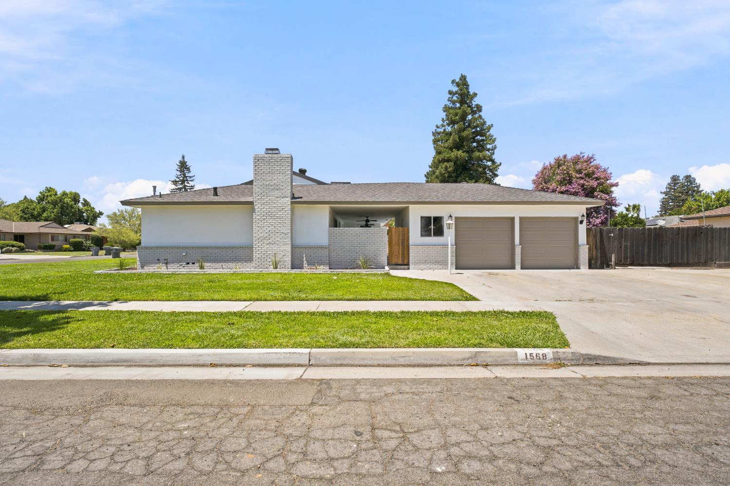 1568 E Calimyrna Ave, Fresno, CA 93710