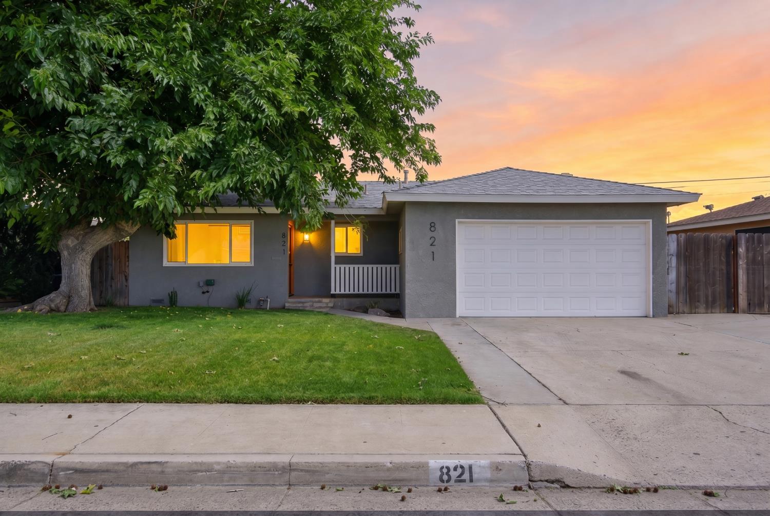 821 W Fairmont Ave, Clovis, CA 93612