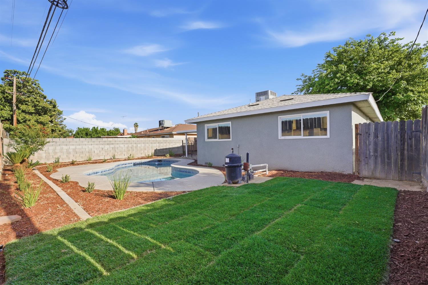 821 W Fairmont Ave, Clovis, CA 93612