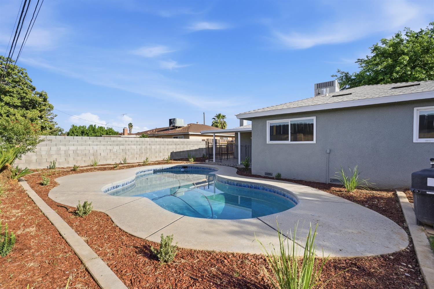 821 W Fairmont Ave, Clovis, CA 93612