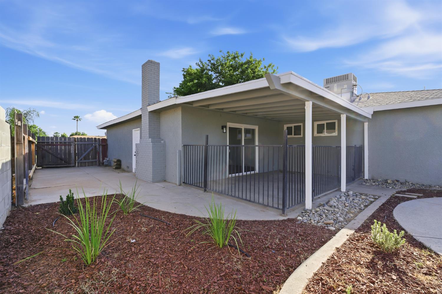 821 W Fairmont Ave, Clovis, CA 93612