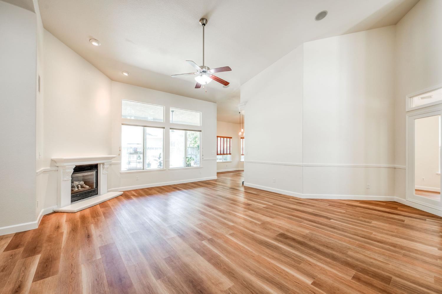 377 Moody Ave, Clovis, CA 93619