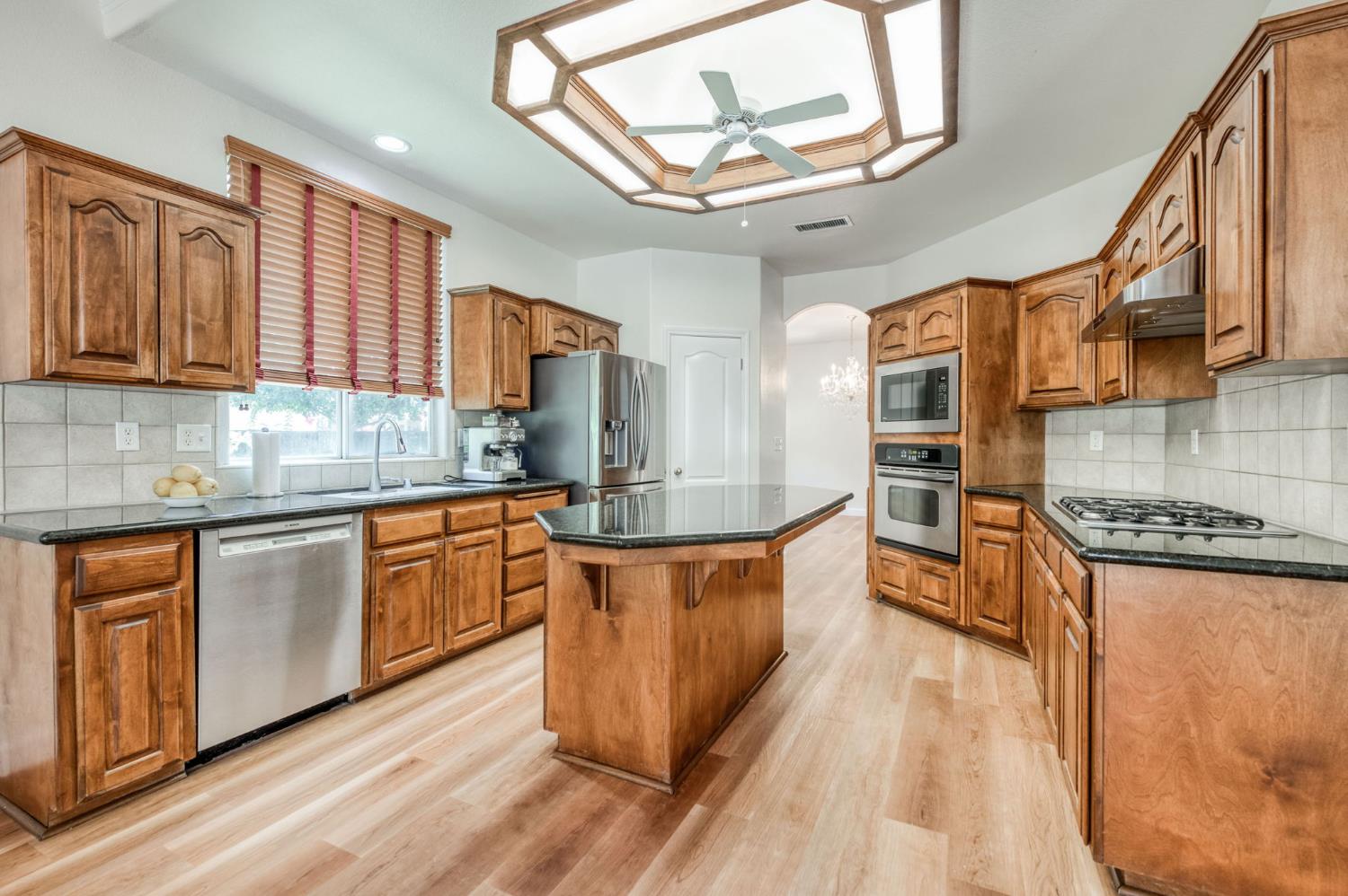 377 Moody Ave, Clovis, CA 93619