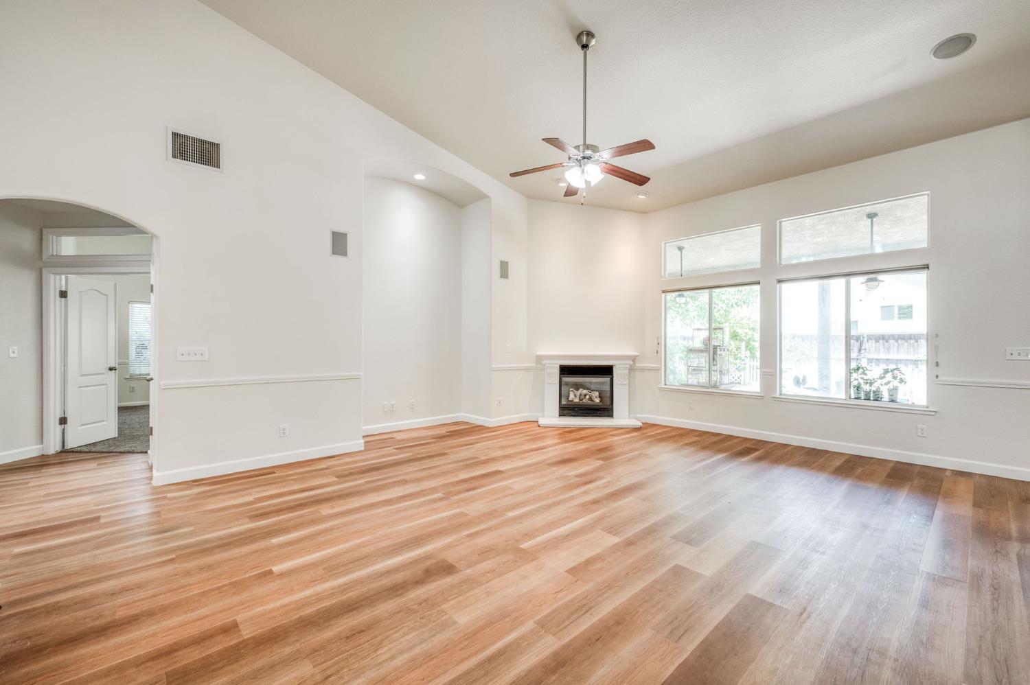 377 Moody Ave, Clovis, CA 93619