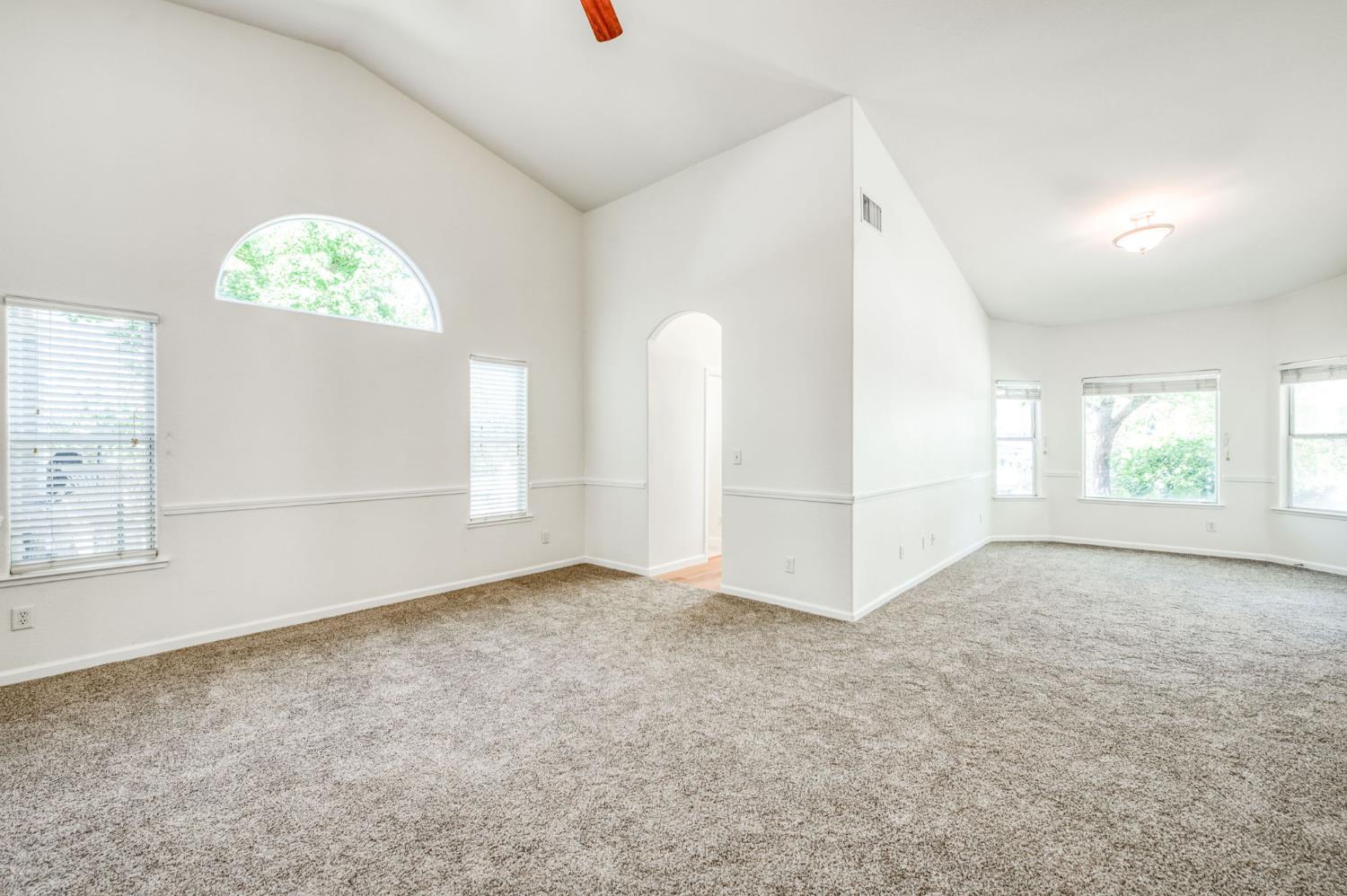 377 Moody Ave, Clovis, CA 93619