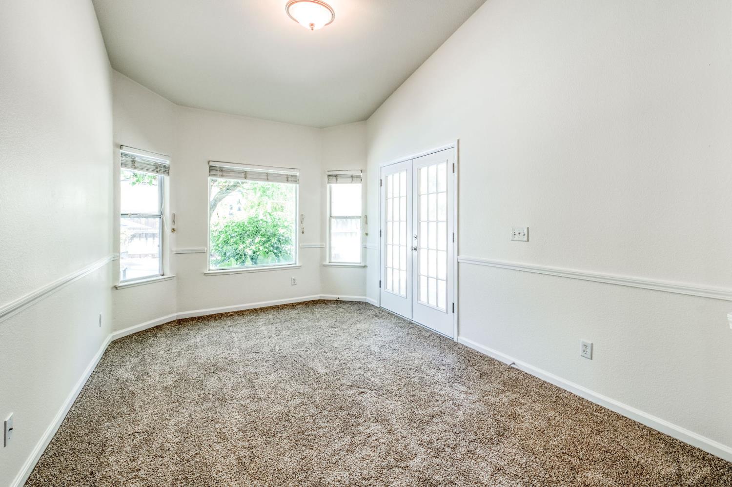 377 Moody Ave, Clovis, CA 93619