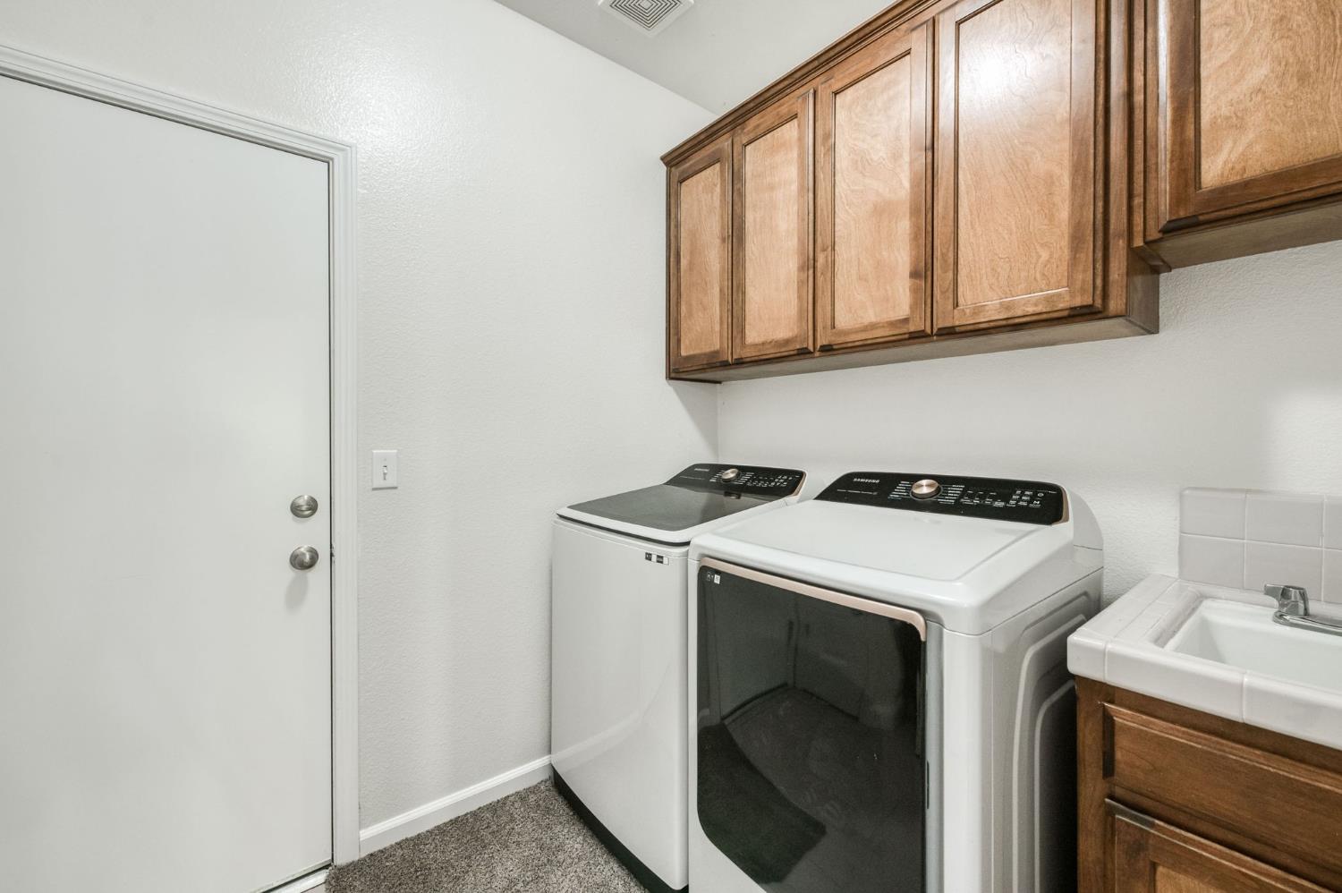 377 Moody Ave, Clovis, CA 93619