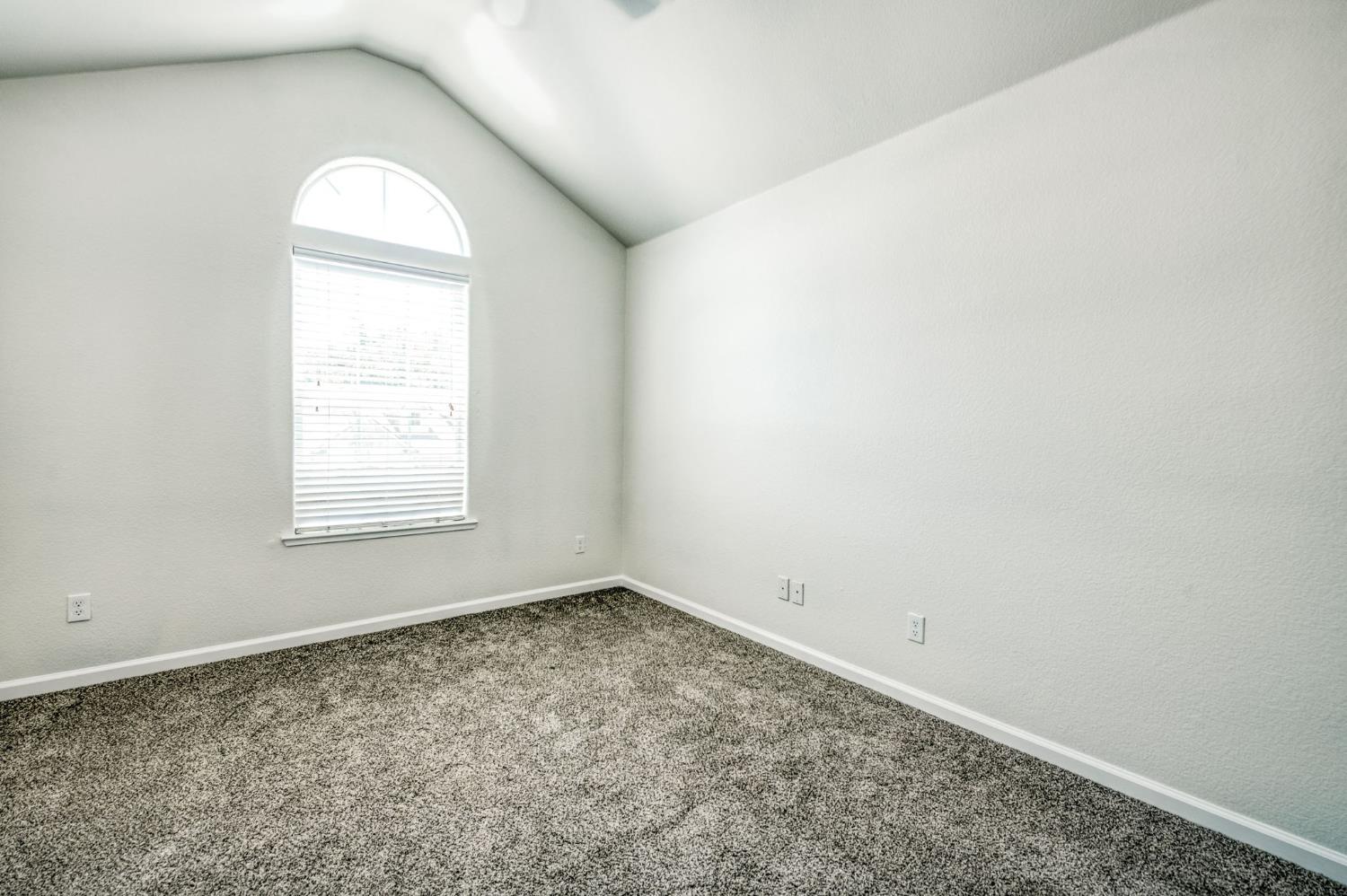 377 Moody Ave, Clovis, CA 93619