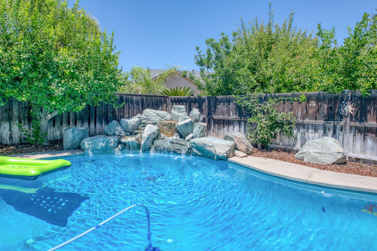 377 Moody Ave, Clovis, CA 93619