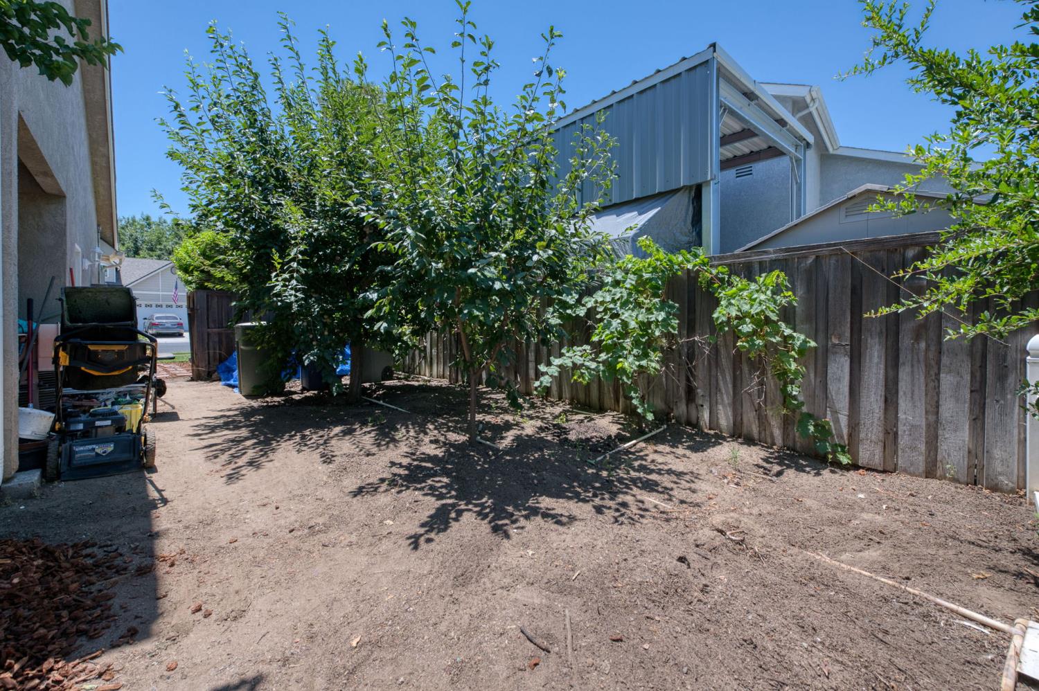 377 Moody Ave, Clovis, CA 93619