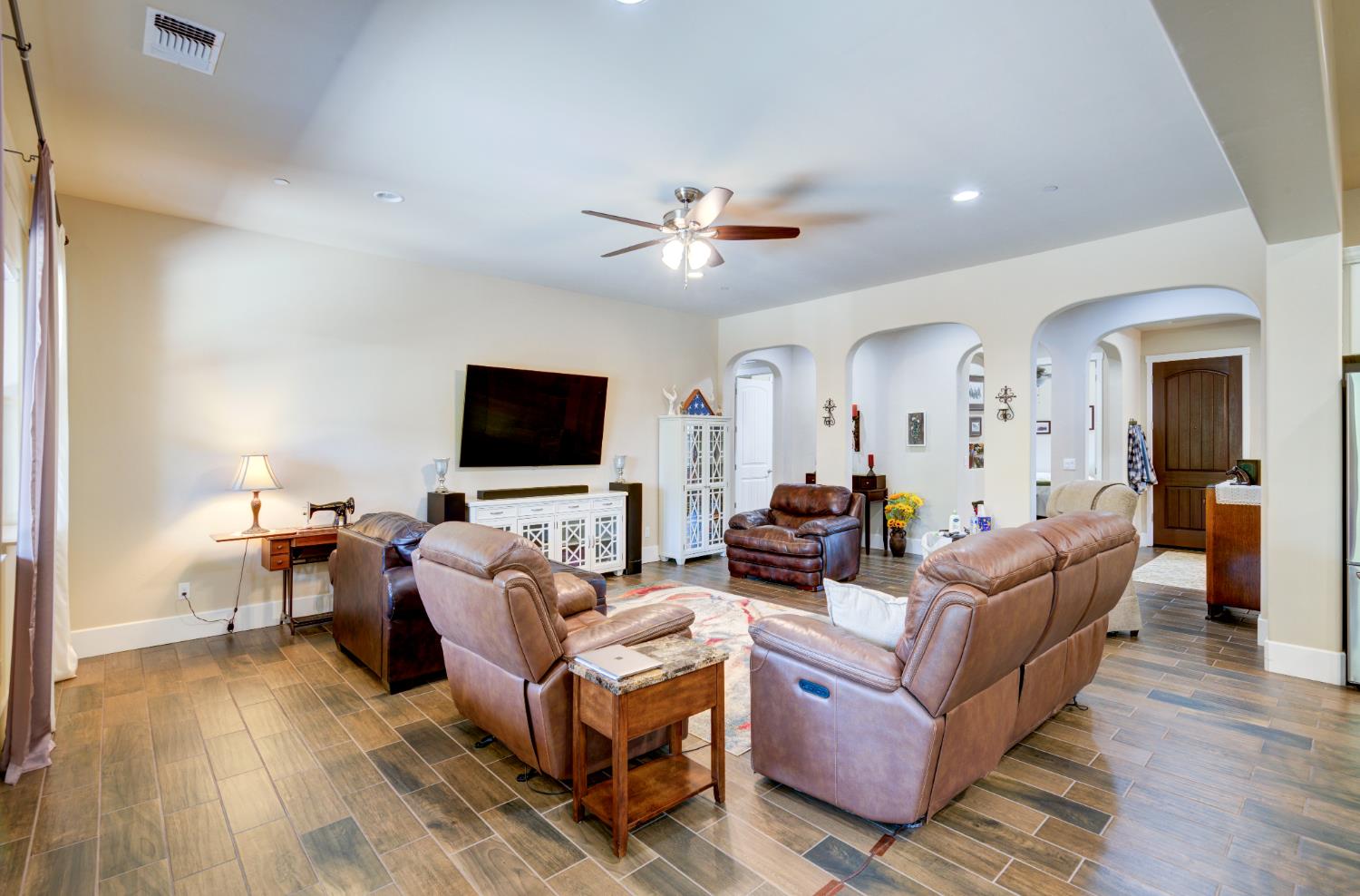 3056 Kenosha Ave, Clovis, CA 93619