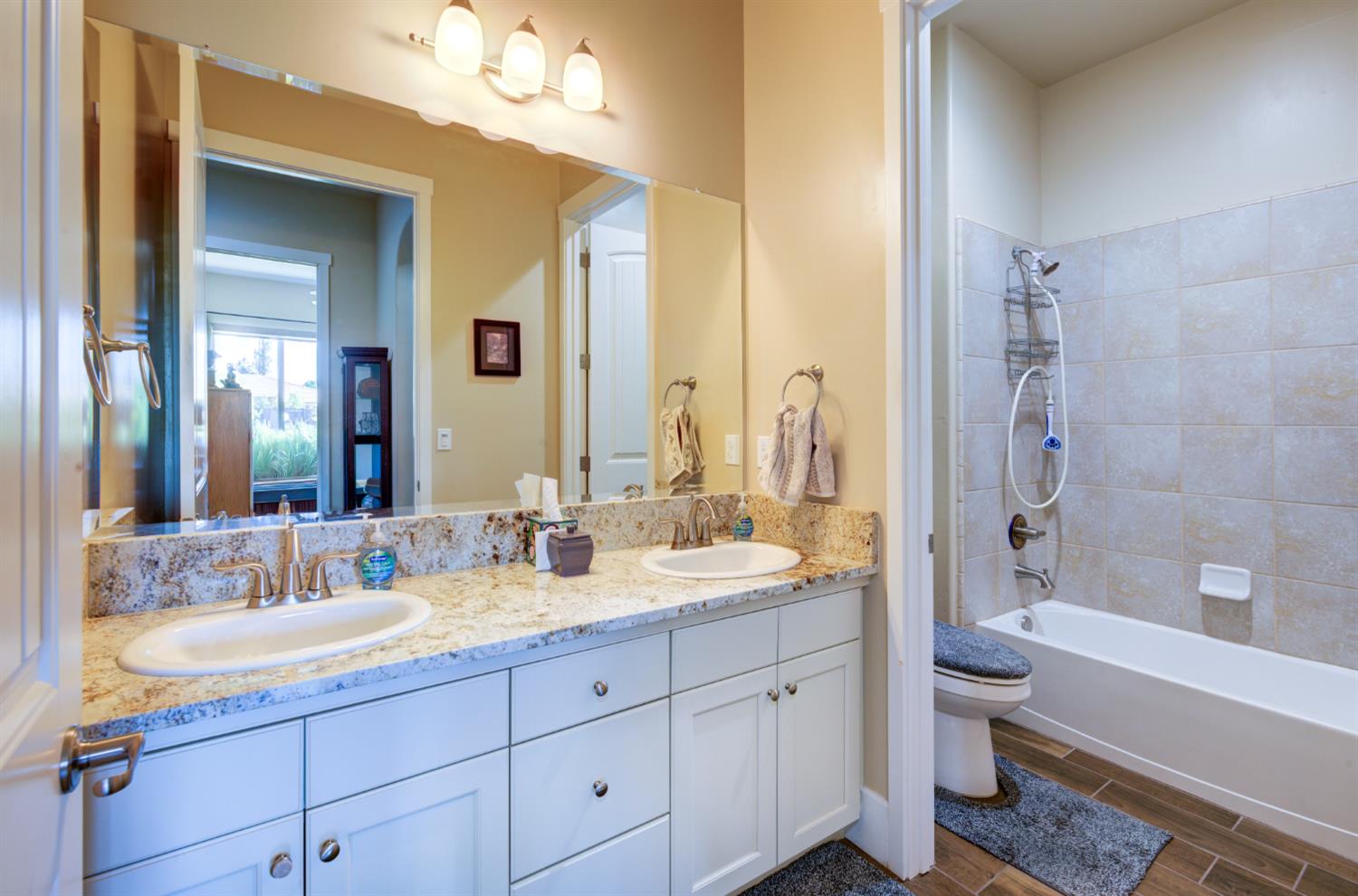 3056 Kenosha Ave, Clovis, CA 93619