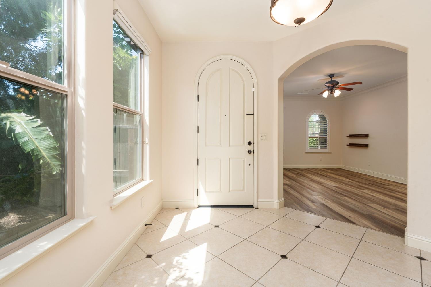 1495 E Via Mirasol Ln, Fresno, CA 93730
