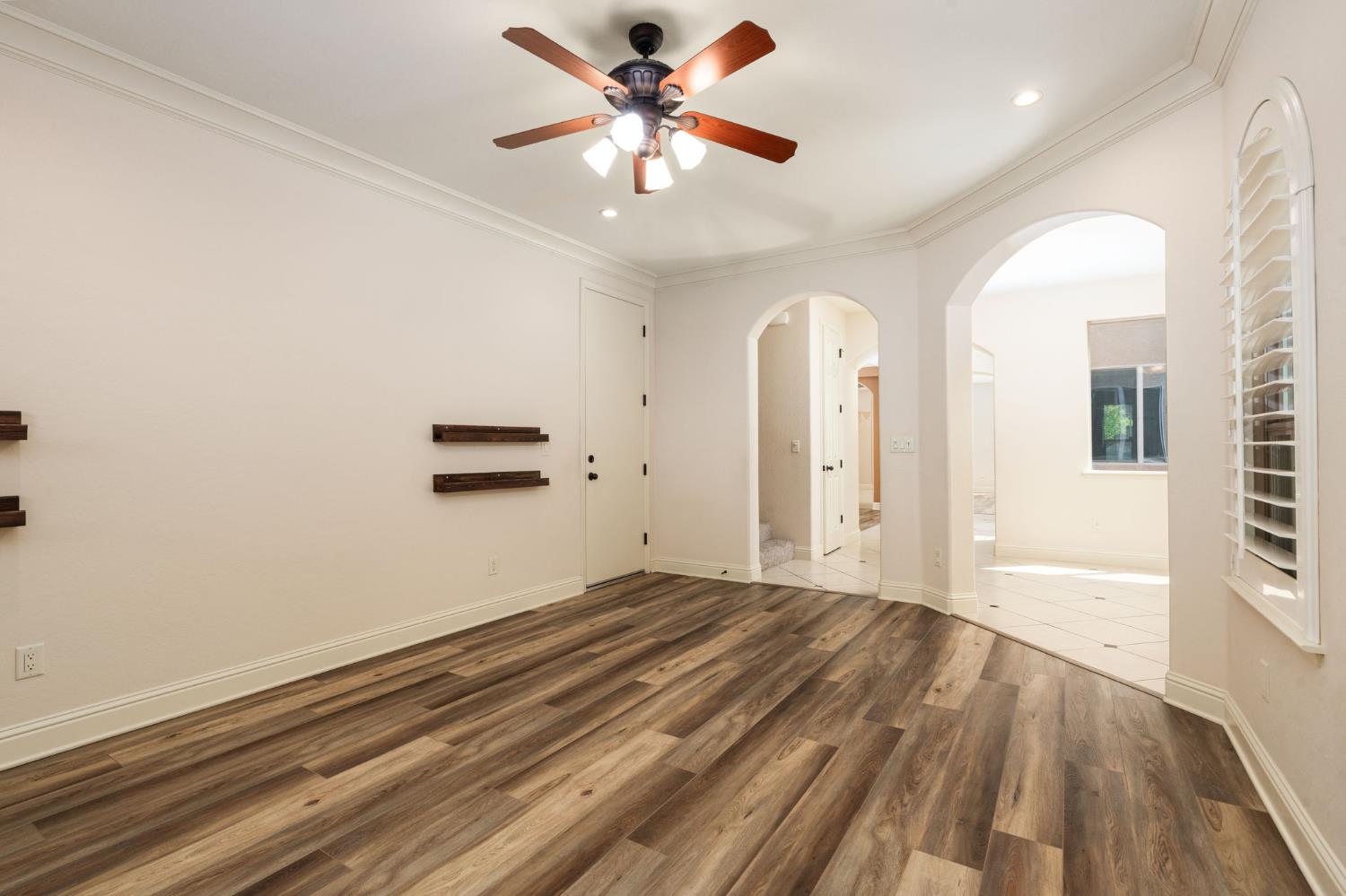 1495 E Via Mirasol Ln, Fresno, CA 93730