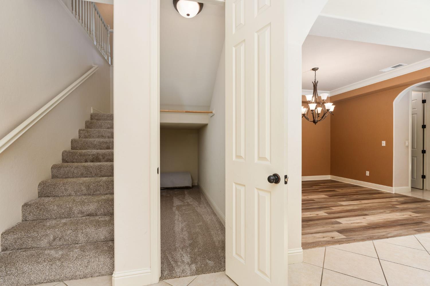 1495 E Via Mirasol Ln, Fresno, CA 93730