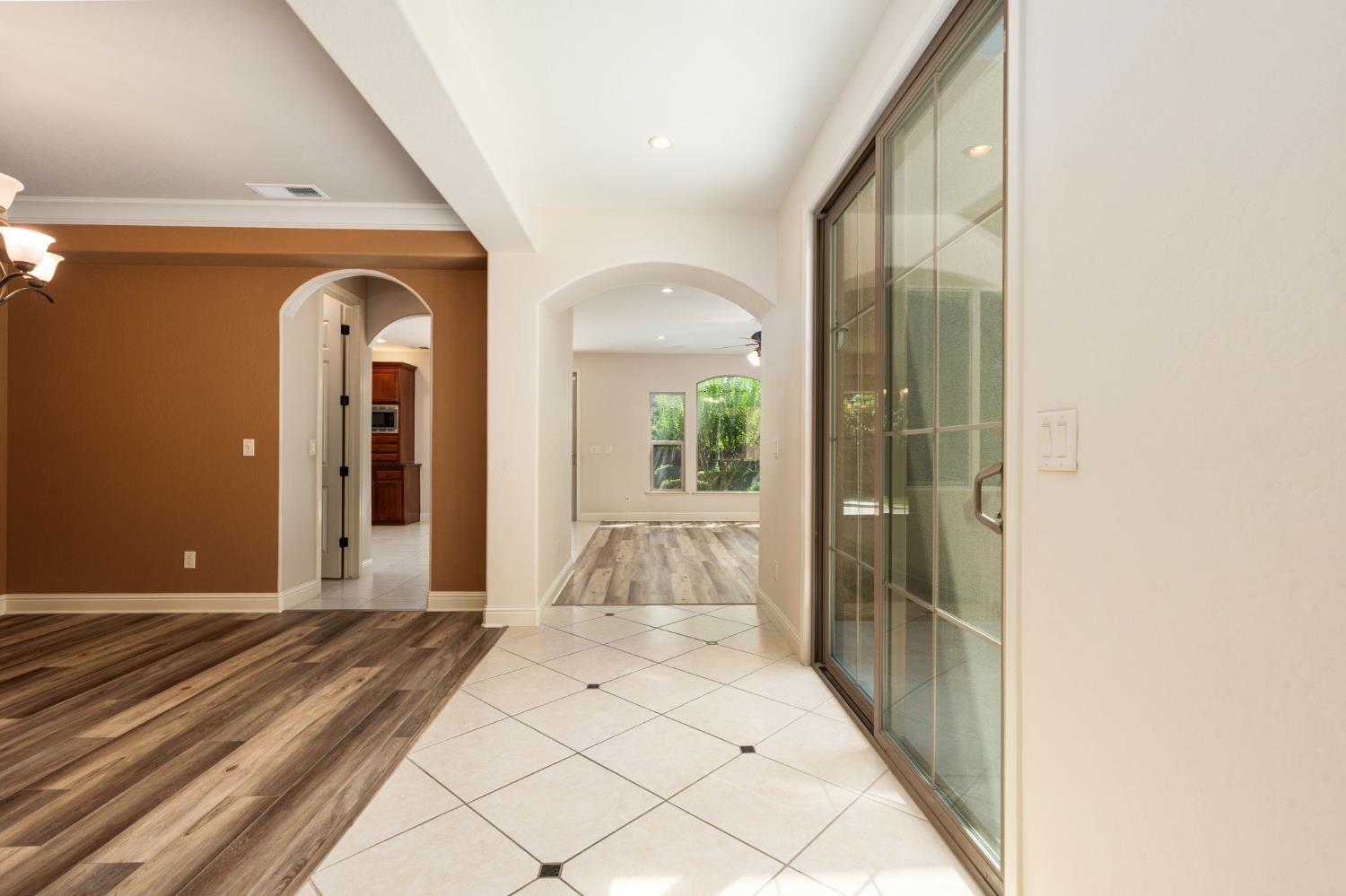 1495 E Via Mirasol Ln, Fresno, CA 93730