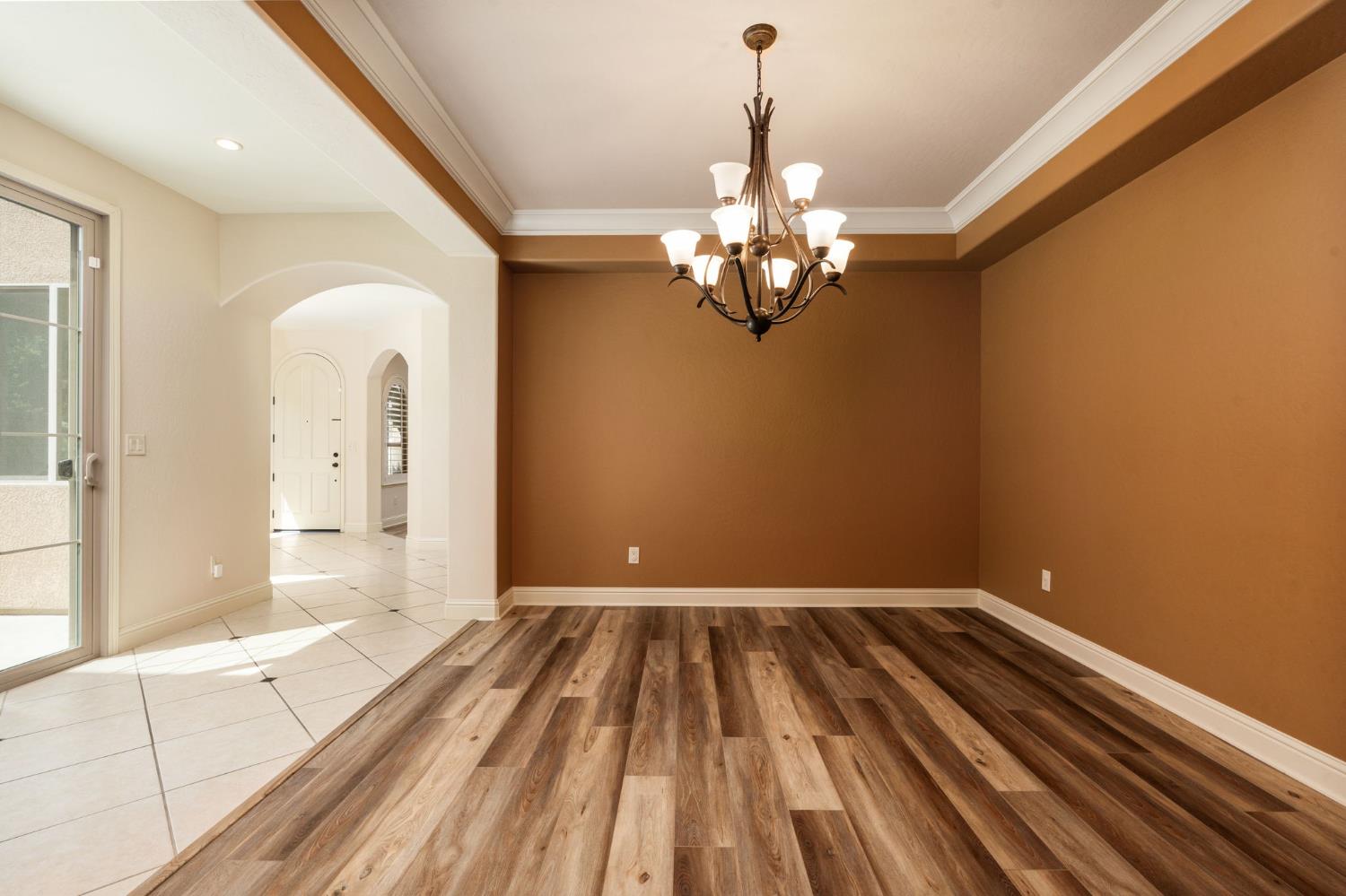 1495 E Via Mirasol Ln, Fresno, CA 93730