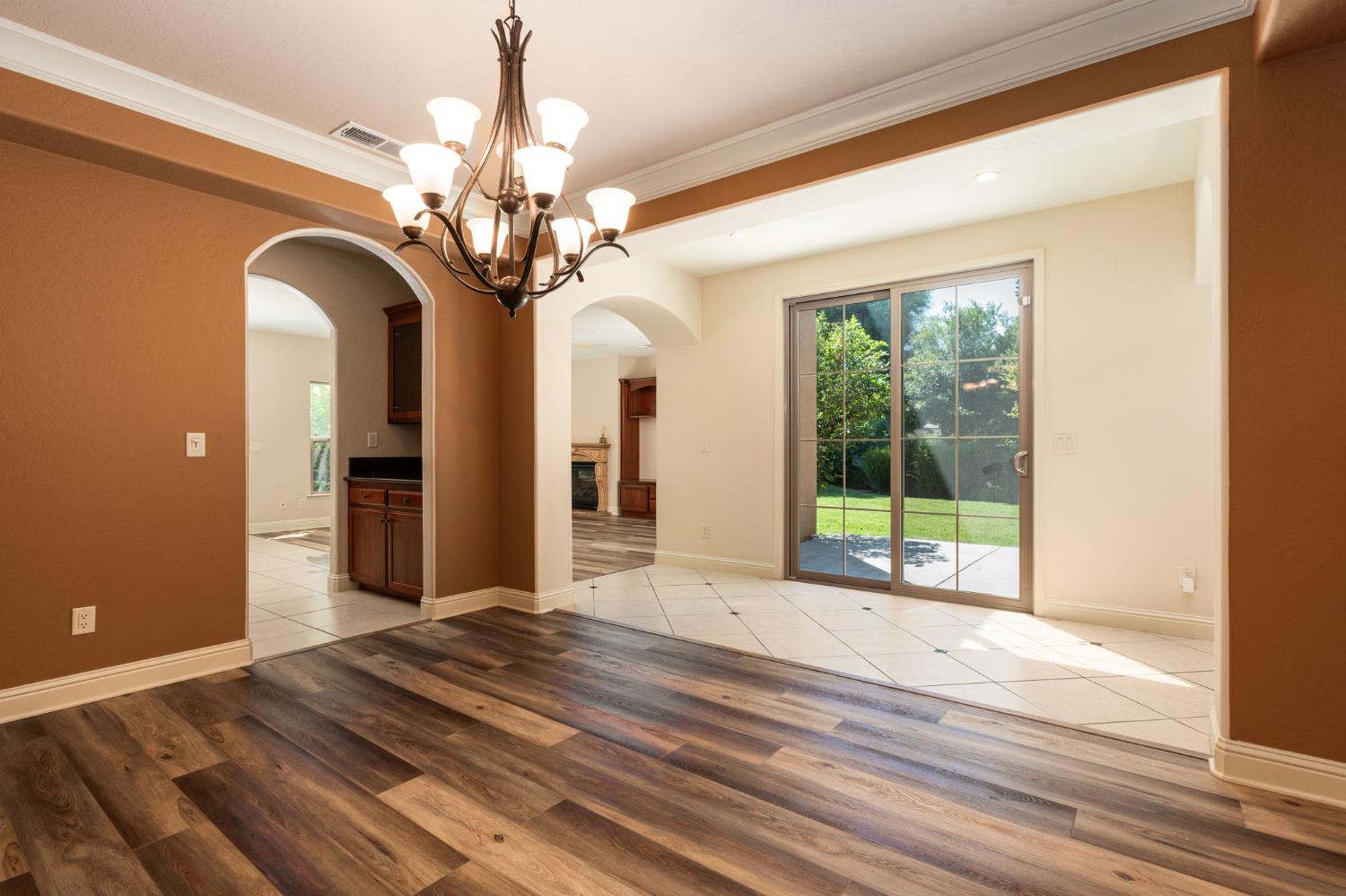 1495 E Via Mirasol Ln, Fresno, CA 93730