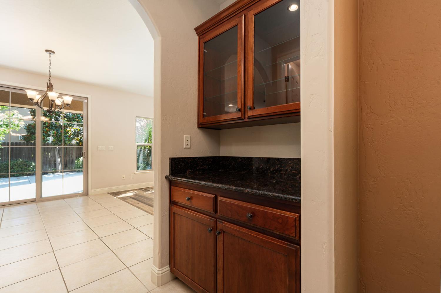 1495 E Via Mirasol Ln, Fresno, CA 93730