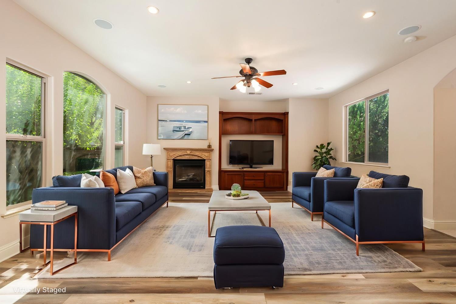 1495 E Via Mirasol Ln, Fresno, CA 93730