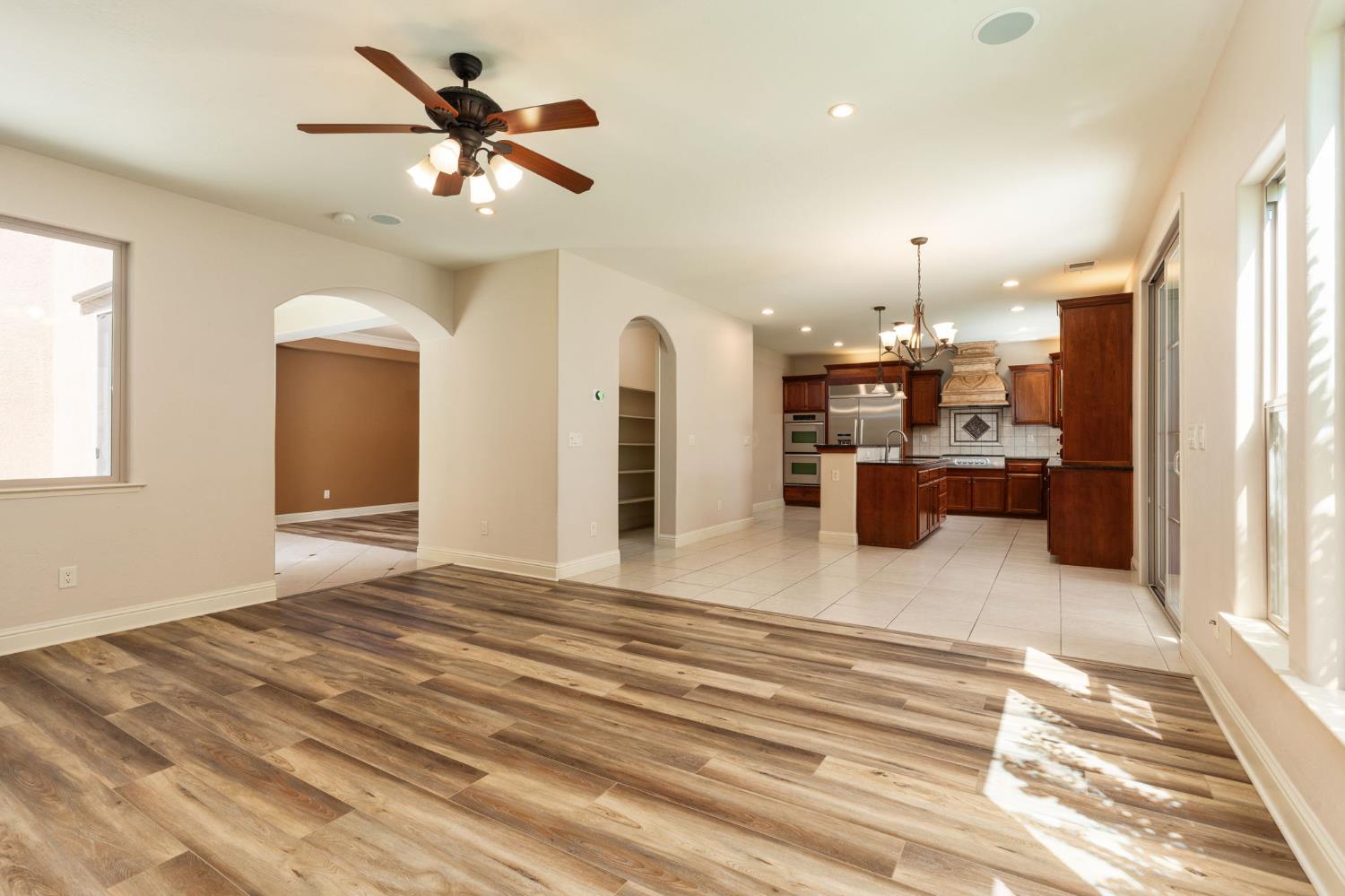 1495 E Via Mirasol Ln, Fresno, CA 93730