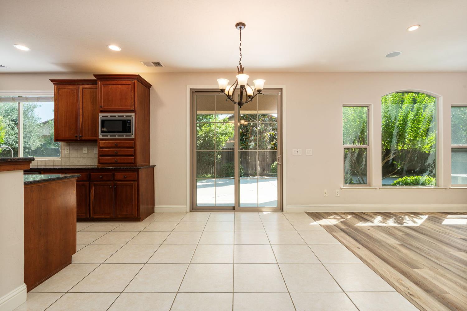 1495 E Via Mirasol Ln, Fresno, CA 93730