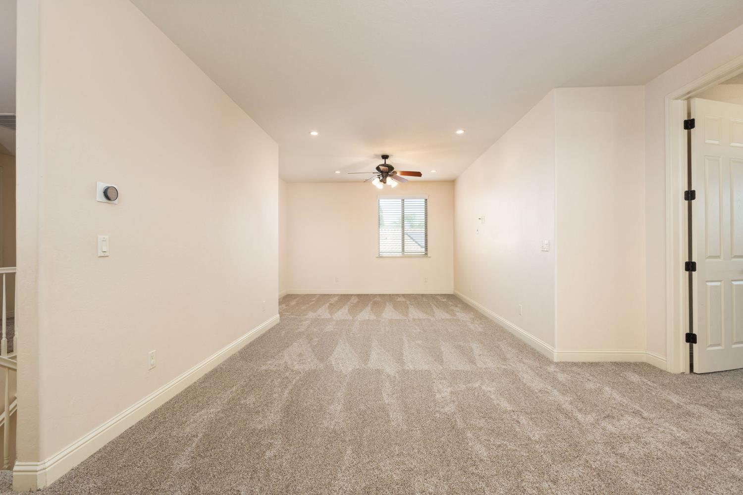 1495 E Via Mirasol Ln, Fresno, CA 93730