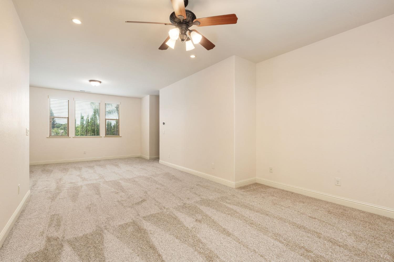 1495 E Via Mirasol Ln, Fresno, CA 93730