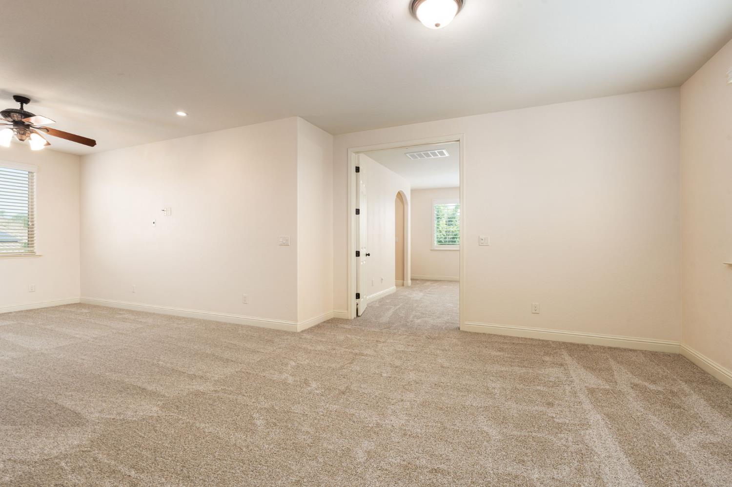 1495 E Via Mirasol Ln, Fresno, CA 93730