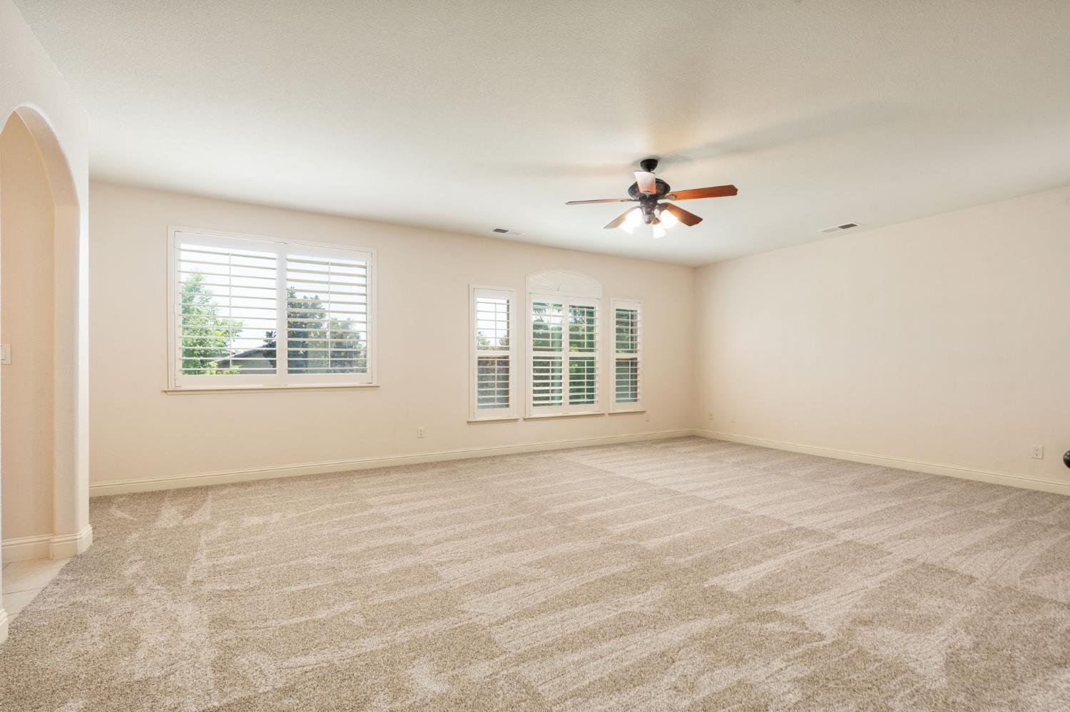 1495 E Via Mirasol Ln, Fresno, CA 93730