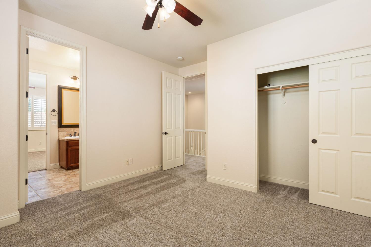 1495 E Via Mirasol Ln, Fresno, CA 93730