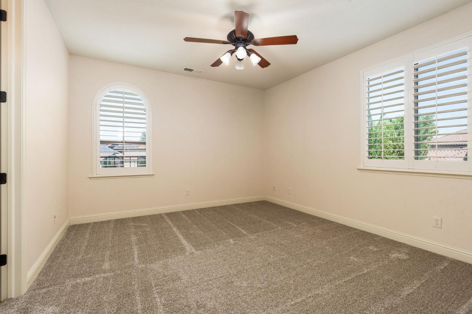 1495 E Via Mirasol Ln, Fresno, CA 93730